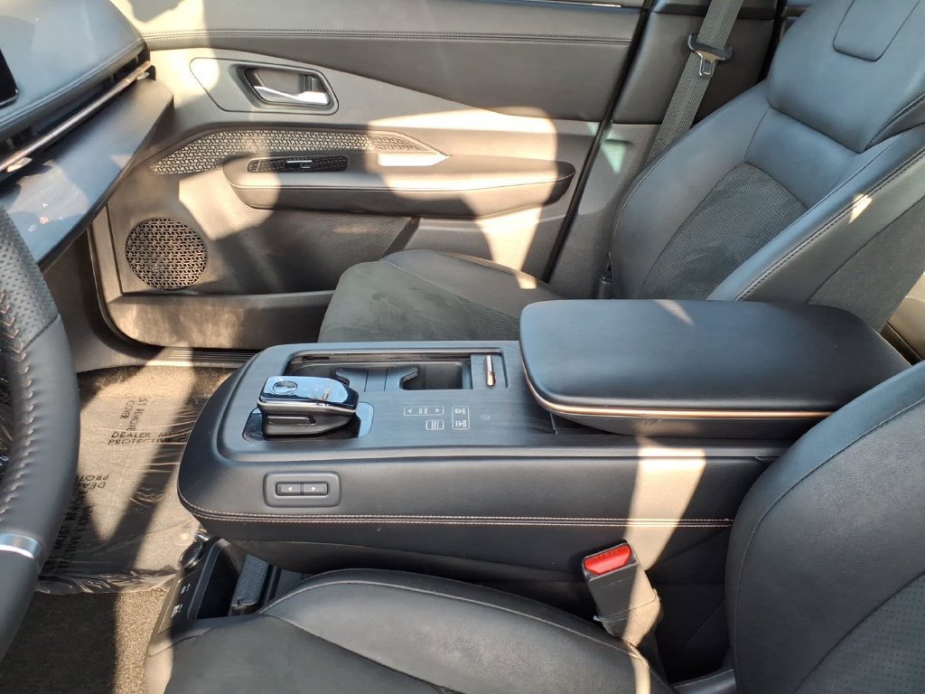 Used 2023 Nissan Ariya FWD image 17