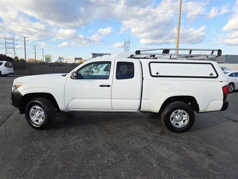 Used 2020 Toyota Tacoma SR image 14