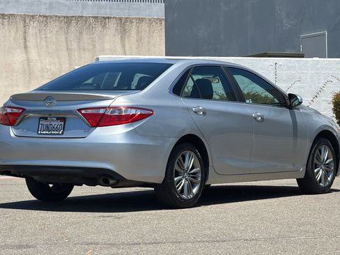 Used 2017 Toyota Camry SE FWD image 2