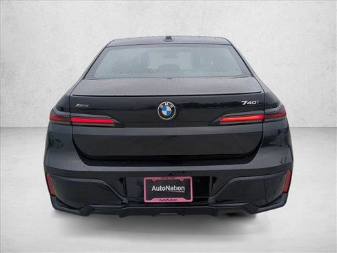 Used 2025 BMW 740i xDrive w/ Premium Package AWD/4WD image 7