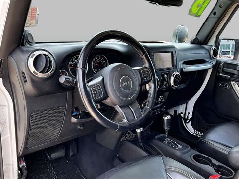 Used 2013 Jeep Wrangler Unlimited Sahara w/ Connectivity Group AWD/4WD image 16