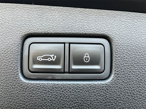 Used 2025 Genesis GV70 2.5T w/ Sport Prestige Package image 19