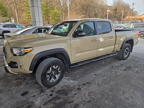Used 2019 Toyota Tacoma TRD Off-Road image 2