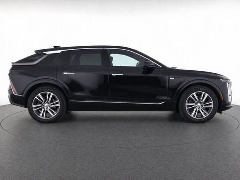 Certified 2024 Cadillac Lyriq Tech AWD/4WD image 8
