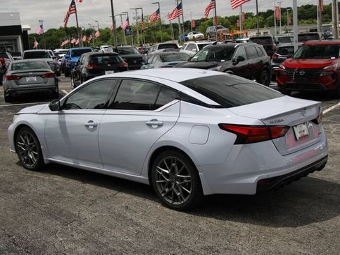Certified 2024 Nissan Altima 2.0 SR FWD image 3