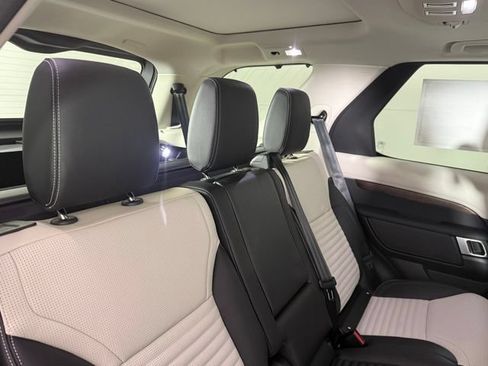 New 2026 Land Rover Discovery S AWD/4WD image 29