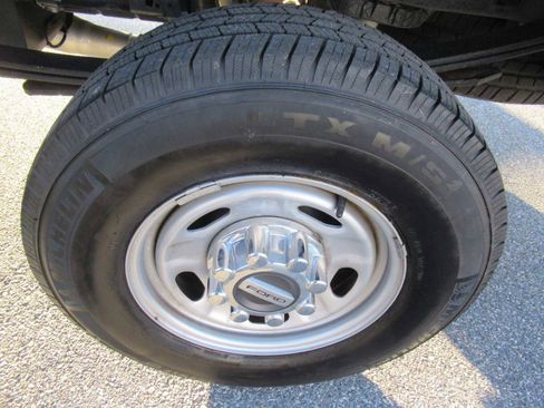 Used 2023 Ford F250 XL w/ XL Chrome Package image 11