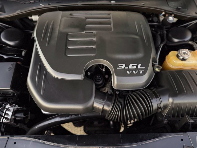 Used 2014 Dodge Charger SE RWD image 8