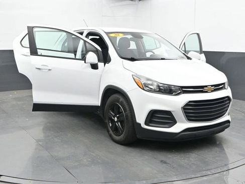 Used 2020 Chevrolet Trax LS FWD image 30