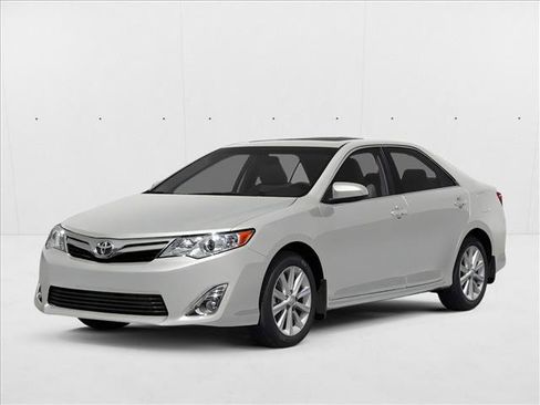 Used 2014 Toyota Camry XLE FWD image 1