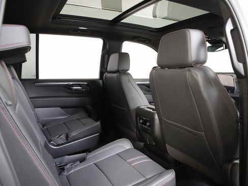 New 2026 Chevrolet Suburban RST w/ RST Capability Package image 10