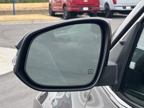 Used 2016 Toyota Highlander XLE image 30