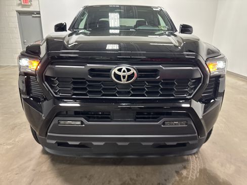 New 2025 Toyota Tacoma TRD Off-Road image 8