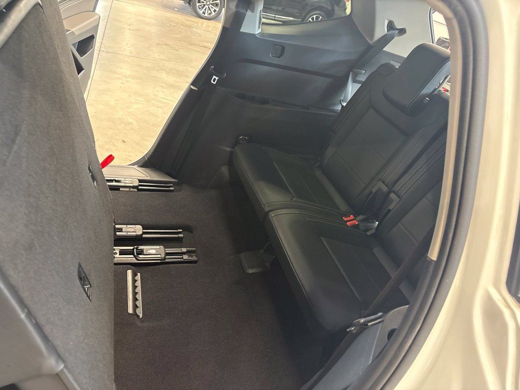 Used 2021 Volkswagen Atlas SEL AWD/4WD image 16