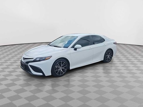 Used 2023 Toyota Camry SE AWD/4WD image 4