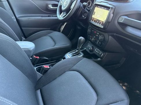Used 2023 Jeep Renegade Latitude AWD/4WD image 19