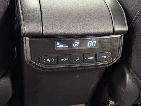 Used 2025 Toyota Highlander XLE image 22