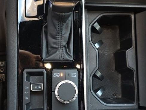 Used 2025 Toyota Sequoia Limited image 25