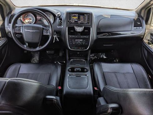 Used 2015 Chrysler Town & Country S w/ Driver Convenience Group FWD image 16