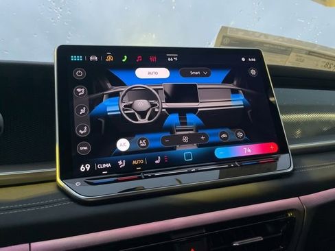 New 2026 Volkswagen Tiguan SE R-Line image 13