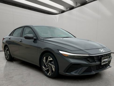 Used 2025 Hyundai Elantra Sport image 7