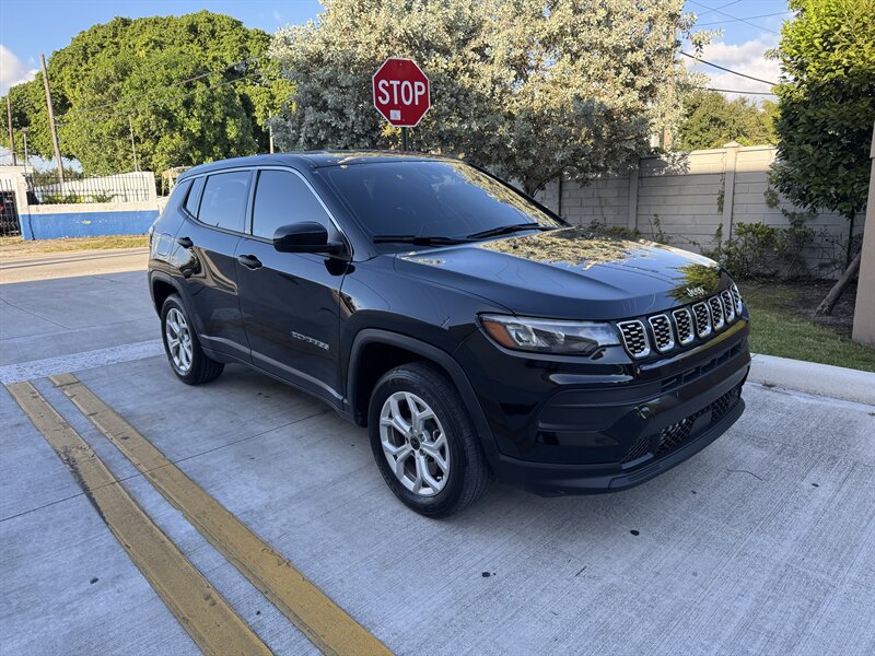 Used 2025 Jeep Compass Sport AWD/4WD image 3