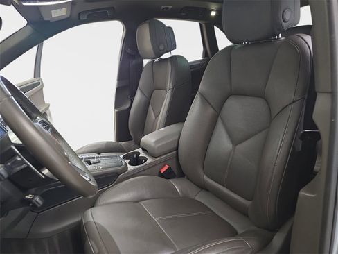 Used 2018 Porsche Macan S image 18