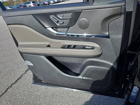 New 2026 Lincoln Corsair Premiere image 27