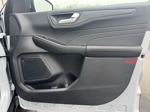 Used 2025 Ford Escape Base w/ PHEV Premium Package image 23