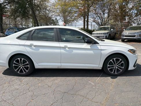 Used 2025 Volkswagen Jetta Sport image 4