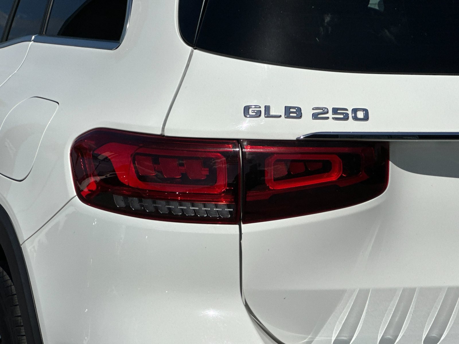 Used 2023 Mercedes-Benz GLB 250 image 32