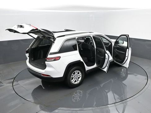 Used 2023 Jeep Grand Cherokee Laredo w/ Luxury Tech Group I AWD/4WD image 26