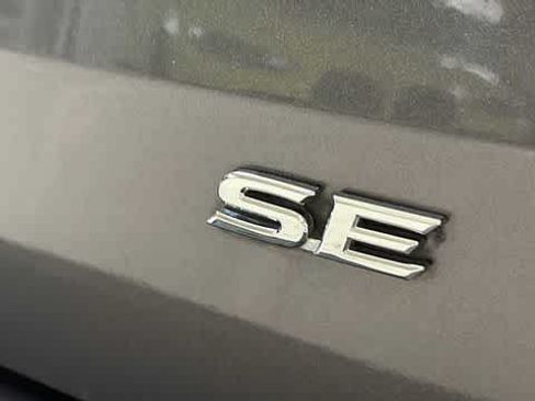 Used 2018 Toyota Sienna SE Premium FWD image 9