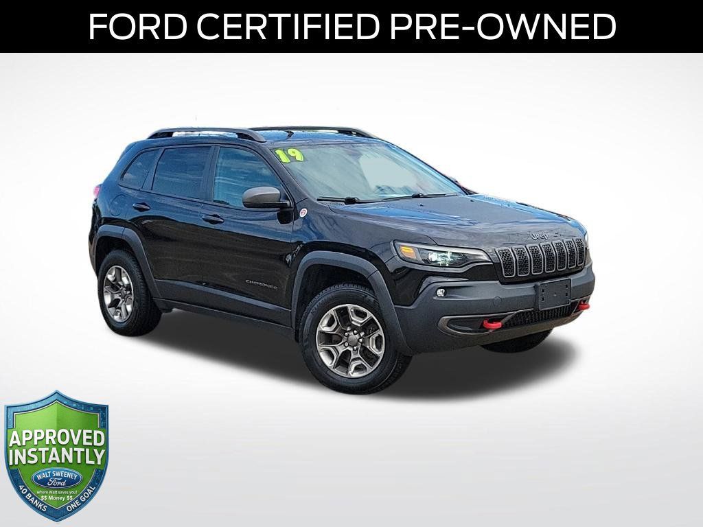 Used 2019 Jeep Cherokee Trailhawk w/ Comfort/Convenience Group AWD/4WD image 1