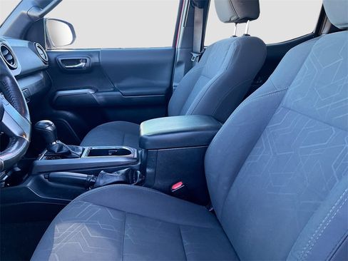 Used 2018 Toyota Tacoma TRD Sport image 20