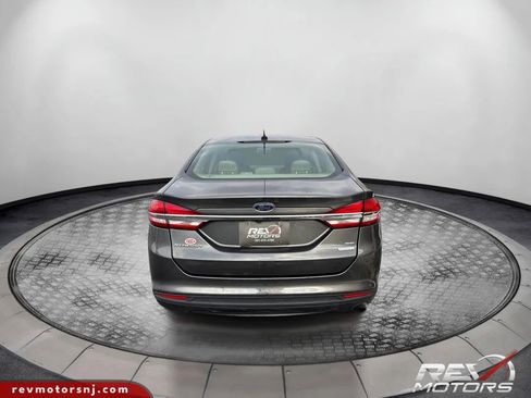 Used 2017 Ford Fusion SE image 4