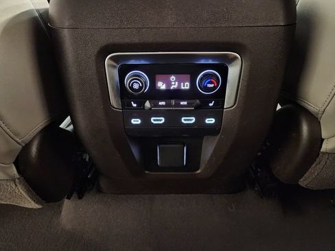 Used 2021 Chevrolet Tahoe Z71 w/ Luxury Package AWD/4WD image 30