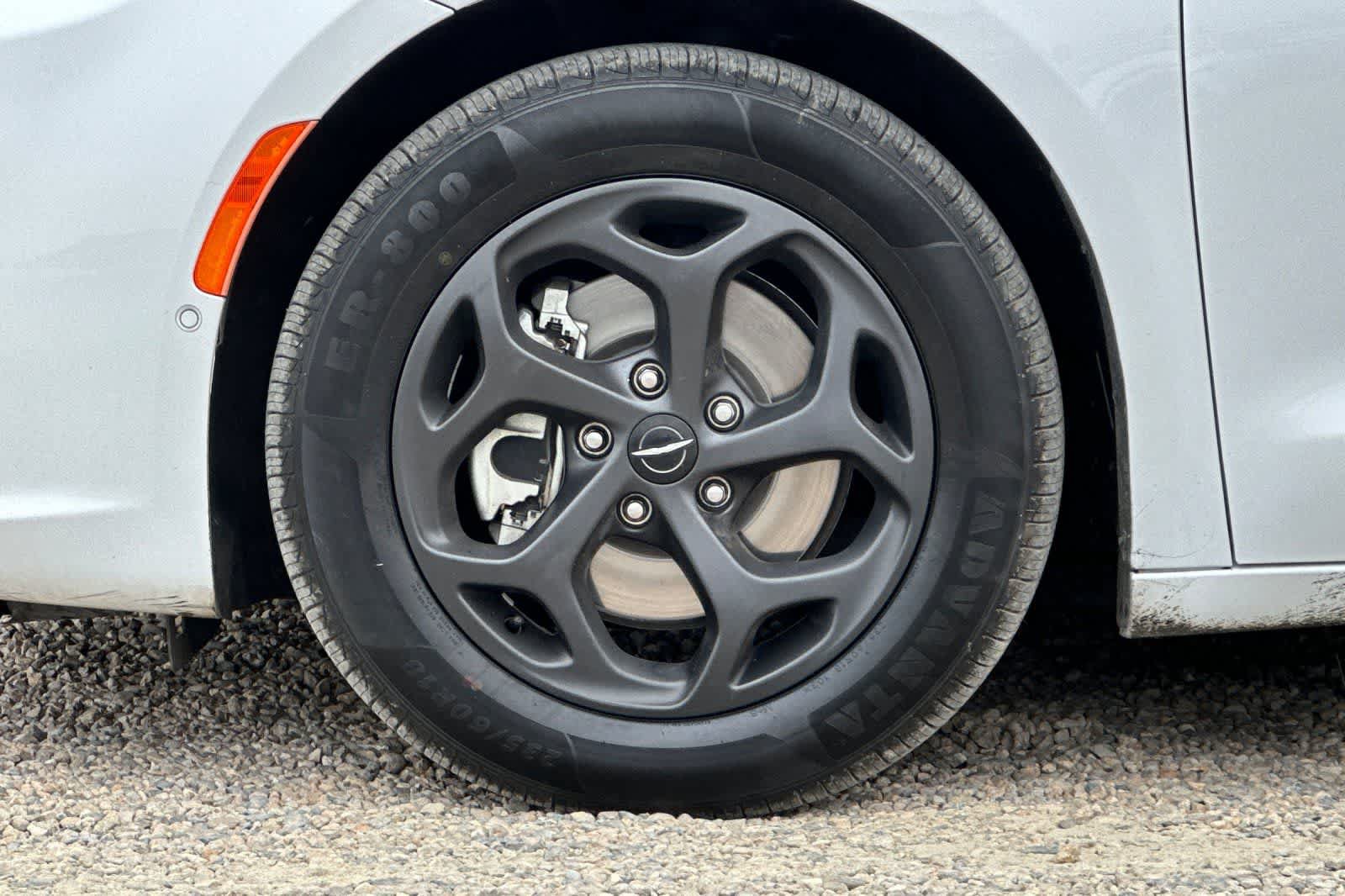 Used 2022 Chrysler Pacifica Limited w/ S Appearance Package FWD image 37