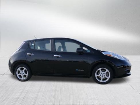 Used 2013 Nissan Leaf SV w/ Premium Pkg image 2