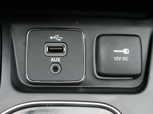 Used 2019 Jeep Cherokee Limited w/ Trailer Tow Group image 33