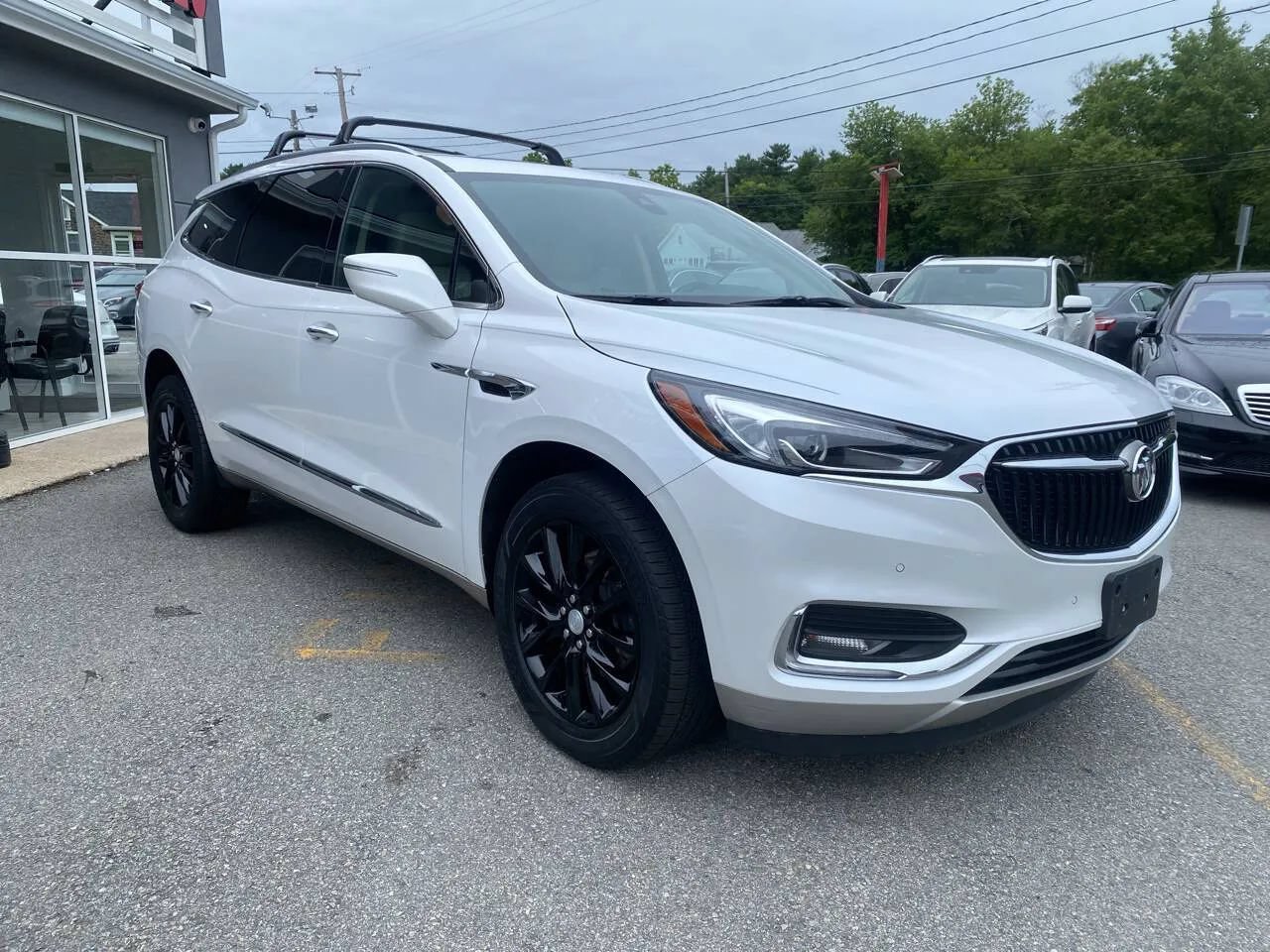 Used 2020 Buick Enclave Premium w/ Sun and Sites Package AWD/4WD image 3