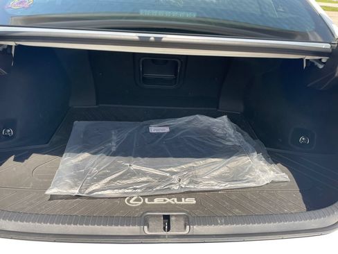 Used 2025 Lexus ES 300h Ultra Luxury FWD image 10