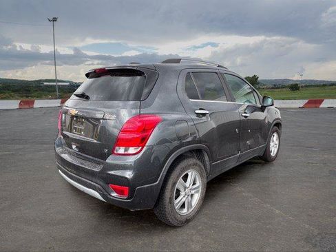 Used 2018 Chevrolet Trax LT w/ LT Convenience Package FWD image 3