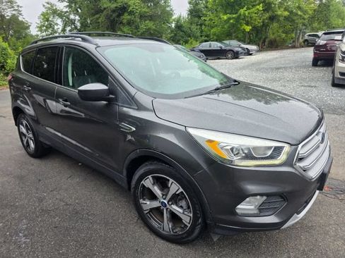 Used 2017 Ford Escape SE w/ Equipment Group 201A FWD image 3
