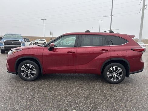 Certified 2021 Toyota Highlander XLE image 8
