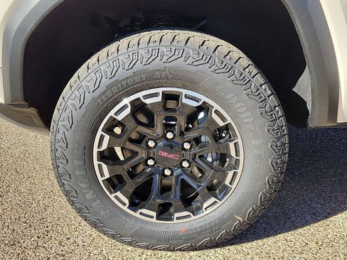 New 2026 GMC Canyon AT4 image 5