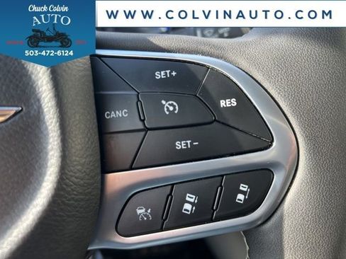 Used 2024 Chrysler Pacifica Touring-L image 20