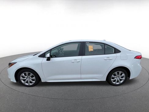 Used 2025 Toyota Corolla LE image 4