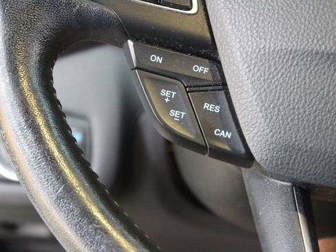 Used 2017 Ford Escape SE w/ Equipment Group 201A FWD image 17