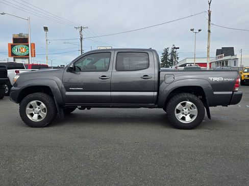 Used 2014 Toyota Tacoma w/ TRD Sport Package image 9